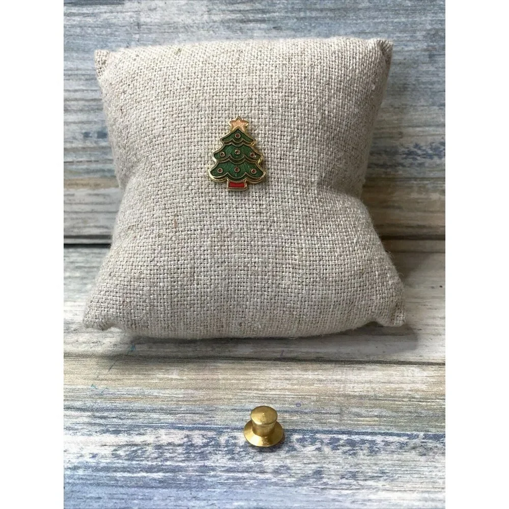HALLMARK Cards 1983 Christmas Tree Pin‎ Gold Tone Winter Holiday Lapel Hat